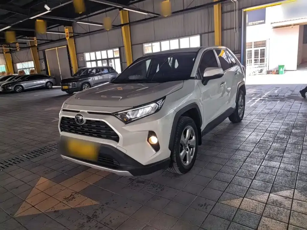 Toyota RAV4 — фото 9