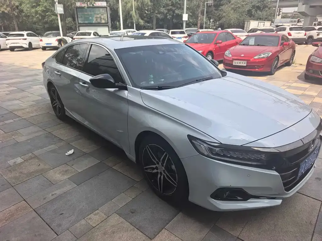 Honda Accord — фото 1