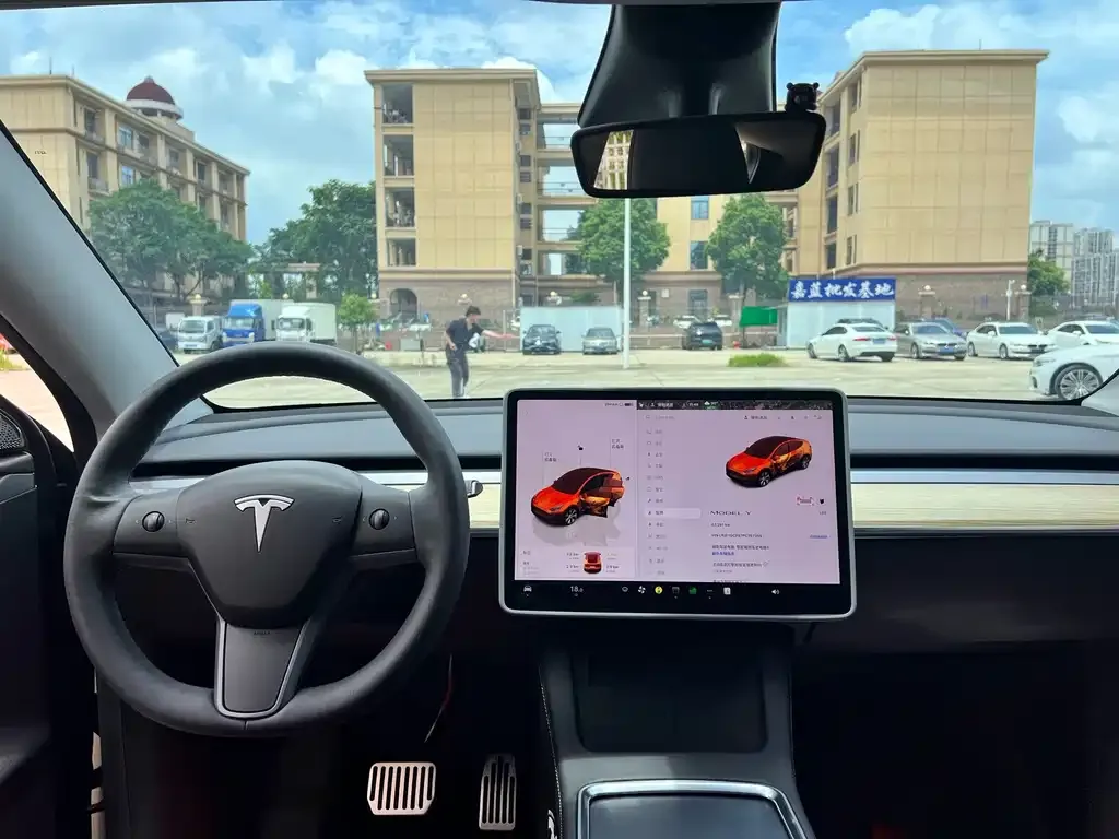 Tesla Model Y — фото 8