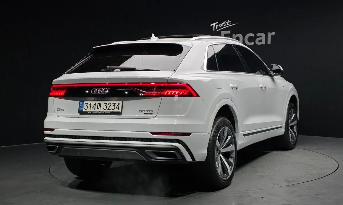Audi Q8 — фото 8