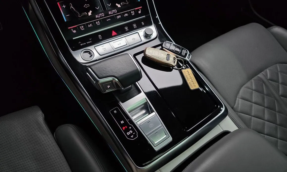 Audi Q8 — фото 9