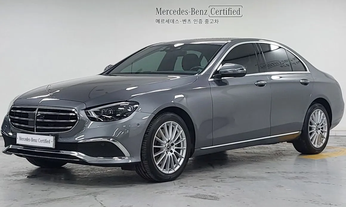 Mercedes-Benz E-Class — фото 1