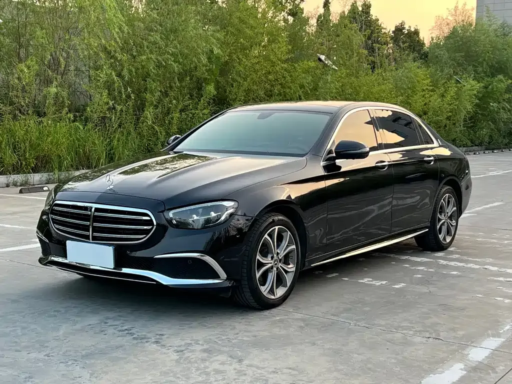 Mercedes-Benz E-Class — фото 1