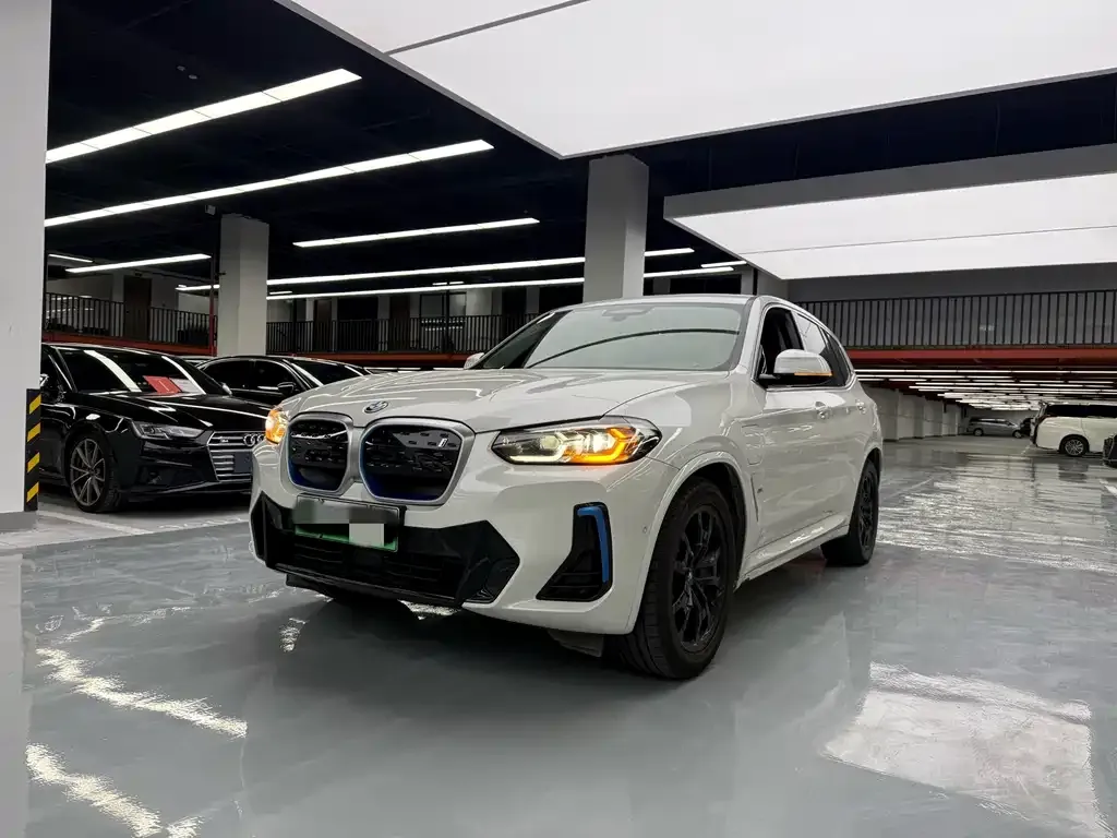 BMW iX3 — фото 1