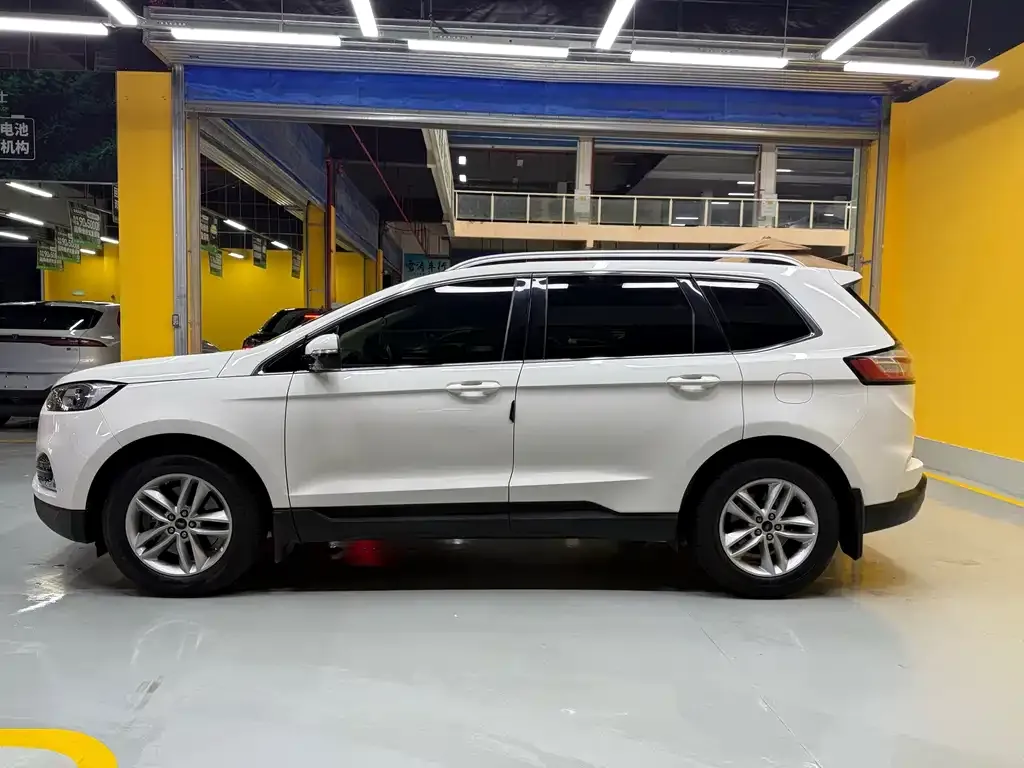 Ford Edge — фото 10