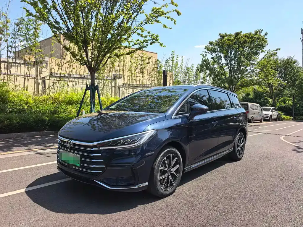 BYD MAX New Energy — фото 1