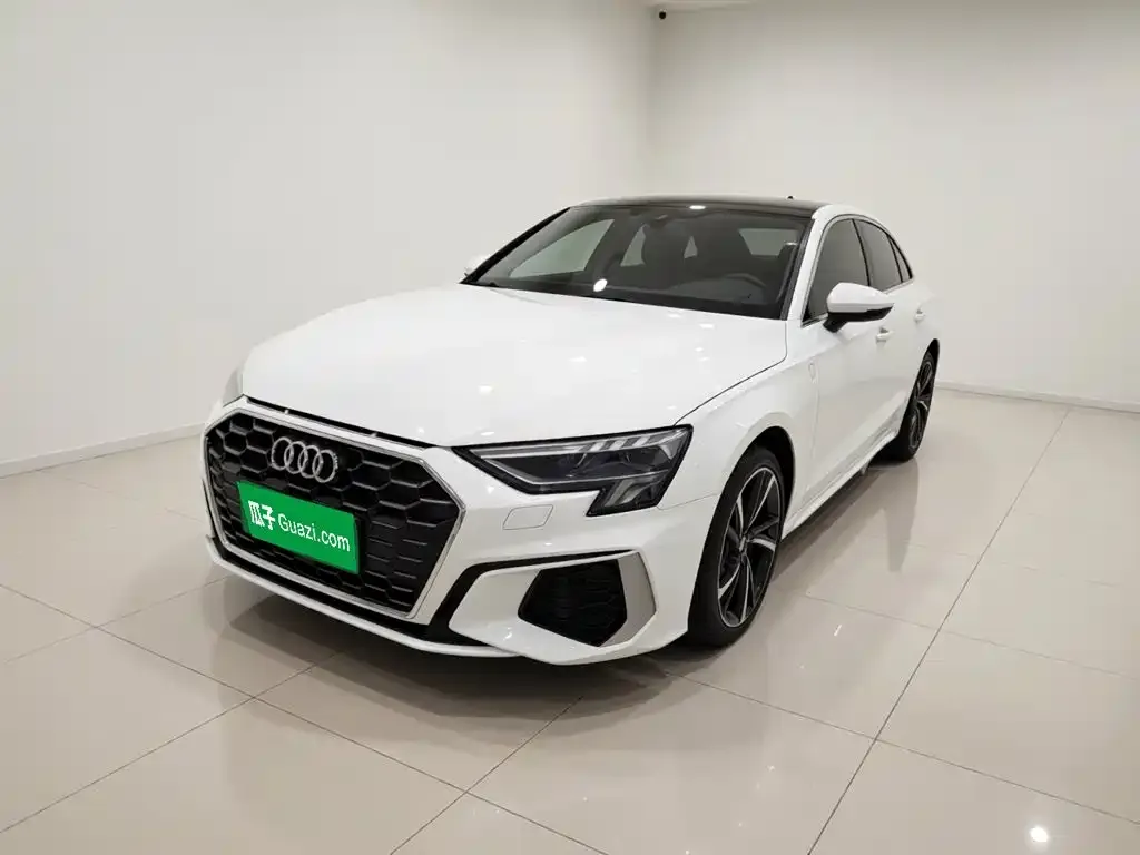 Audi A3 — фото 1