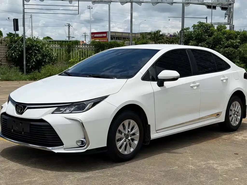 Toyota Corolla — фото 1