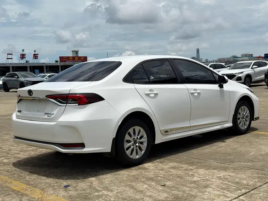 Toyota Corolla — фото 2
