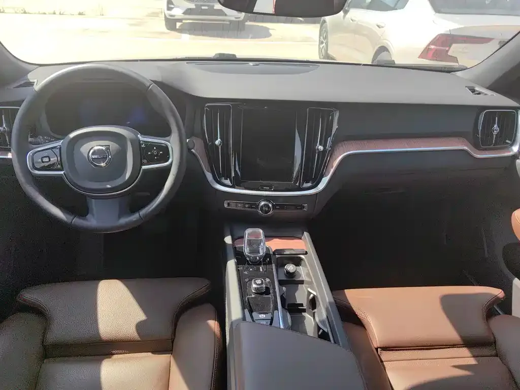 Volvo S60 — фото 10