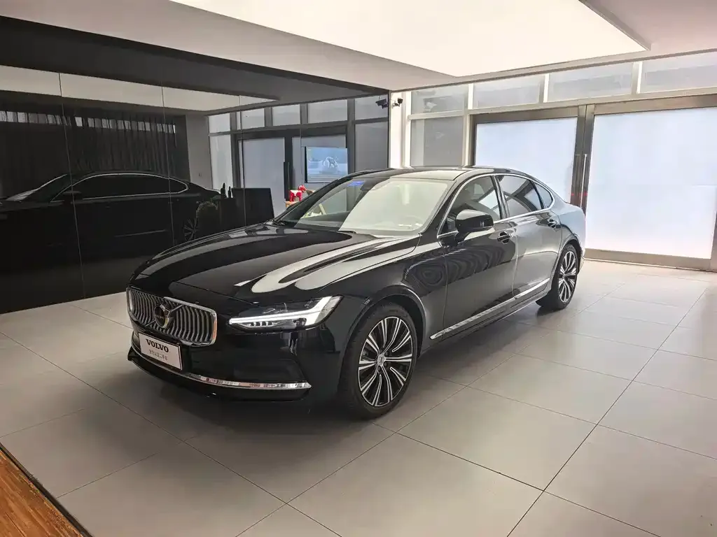 Volvo S90 — фото 1
