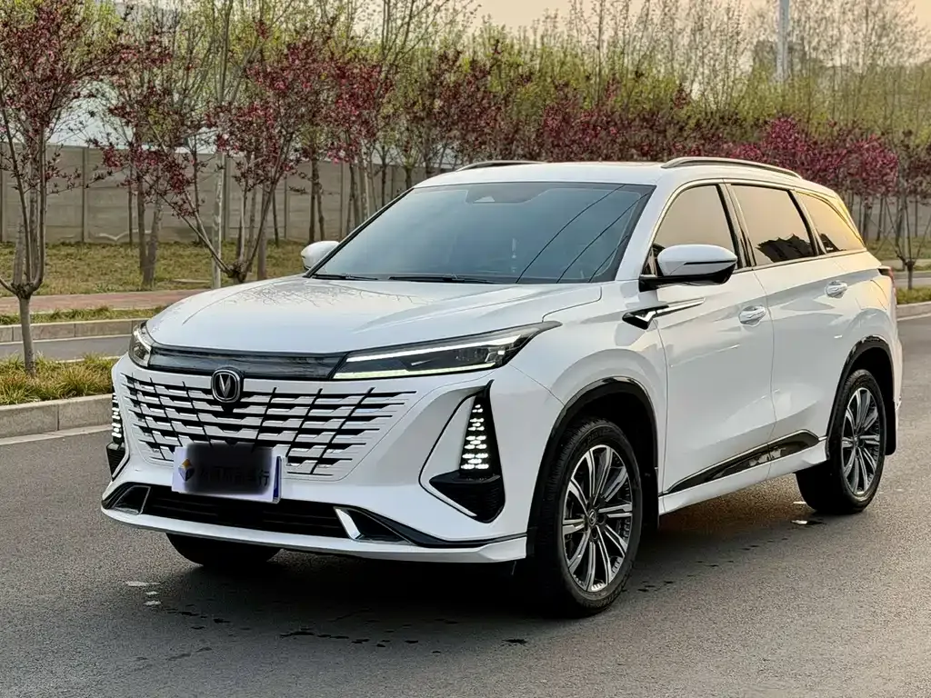 Changan CS75PLUS — фото 1