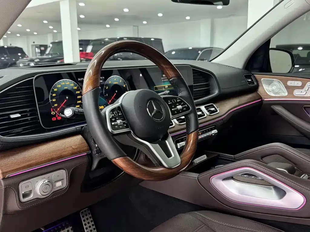 Mercedes-Benz GLS — фото 7