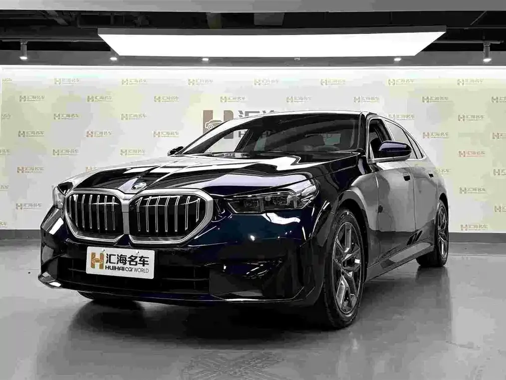 BMW 5 Series — фото 1