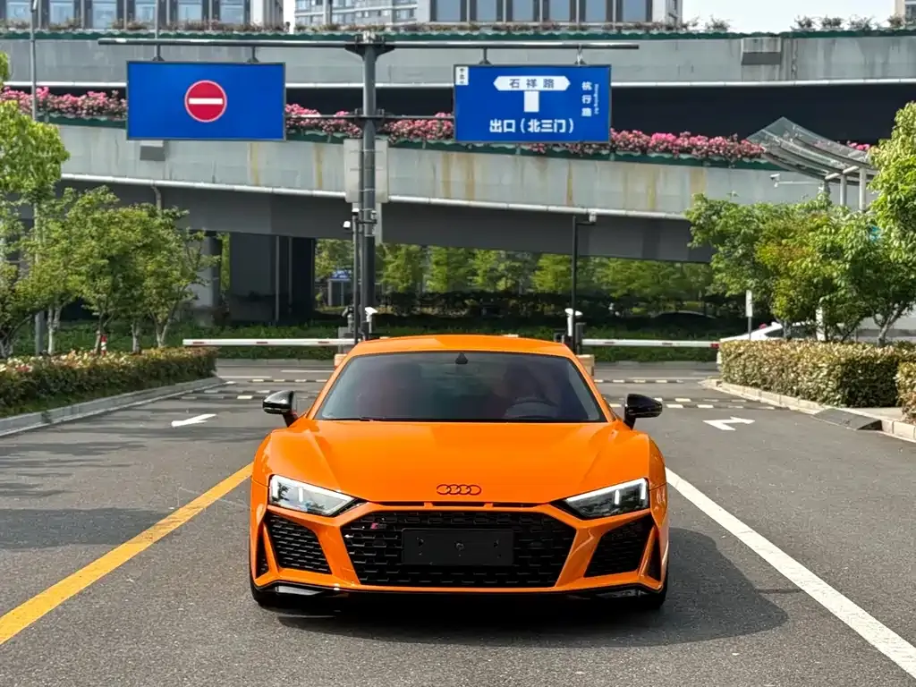 Audi R8 — фото 1