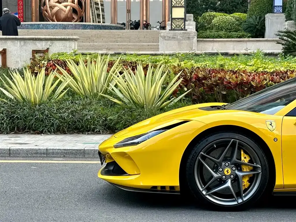 Ferrari F8 — фото 10
