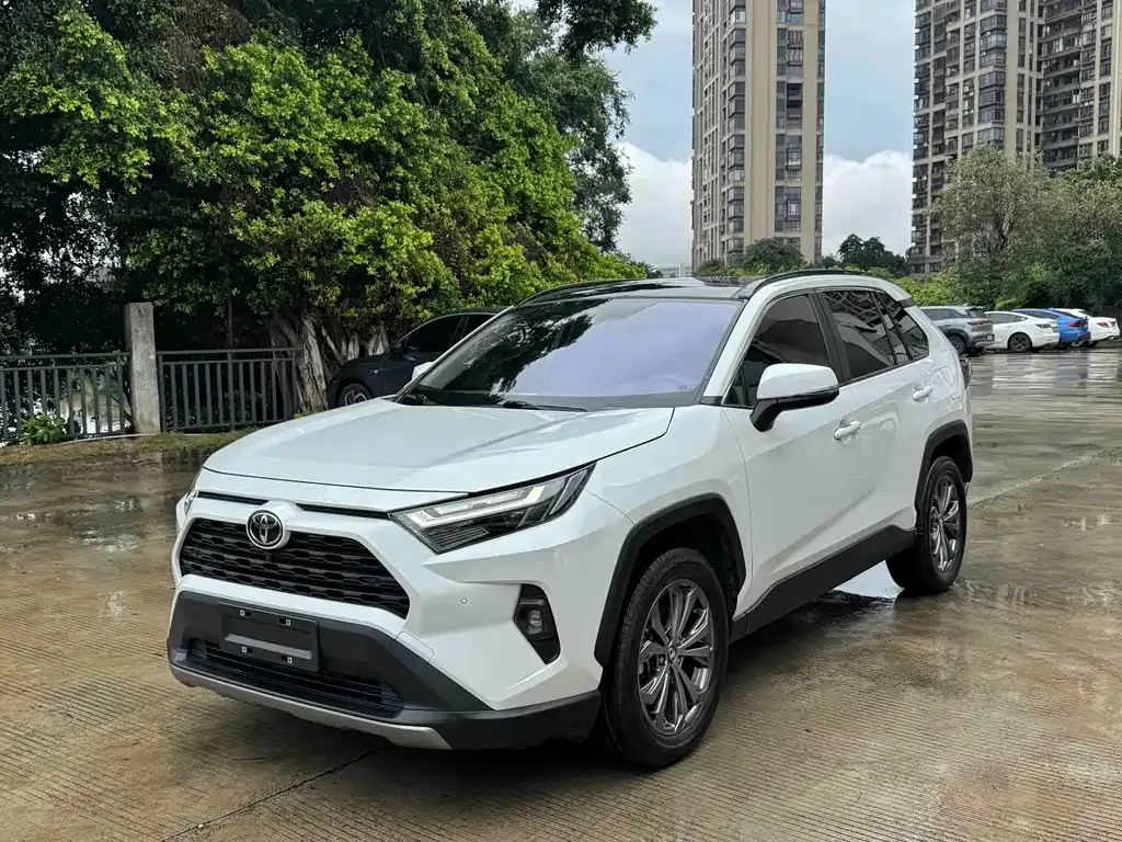 Toyota RAV4 — фото 1