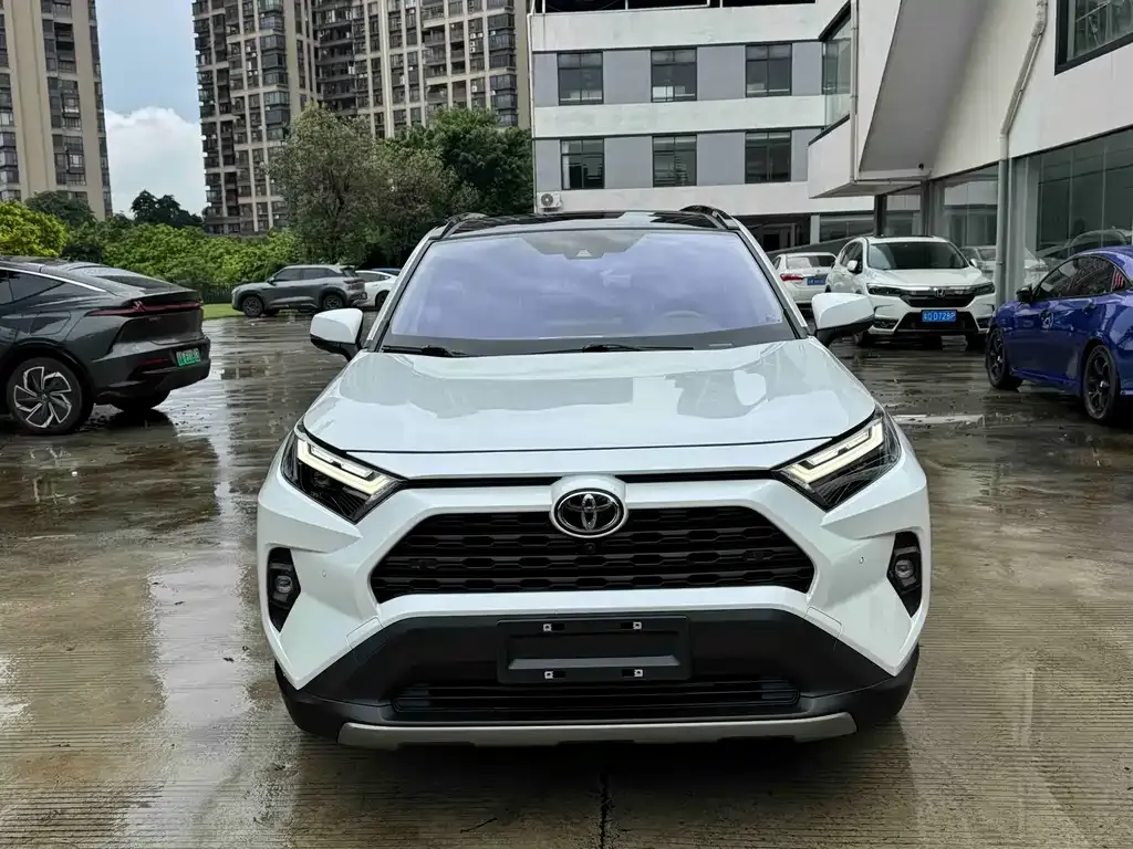 Toyota RAV4 — фото 4
