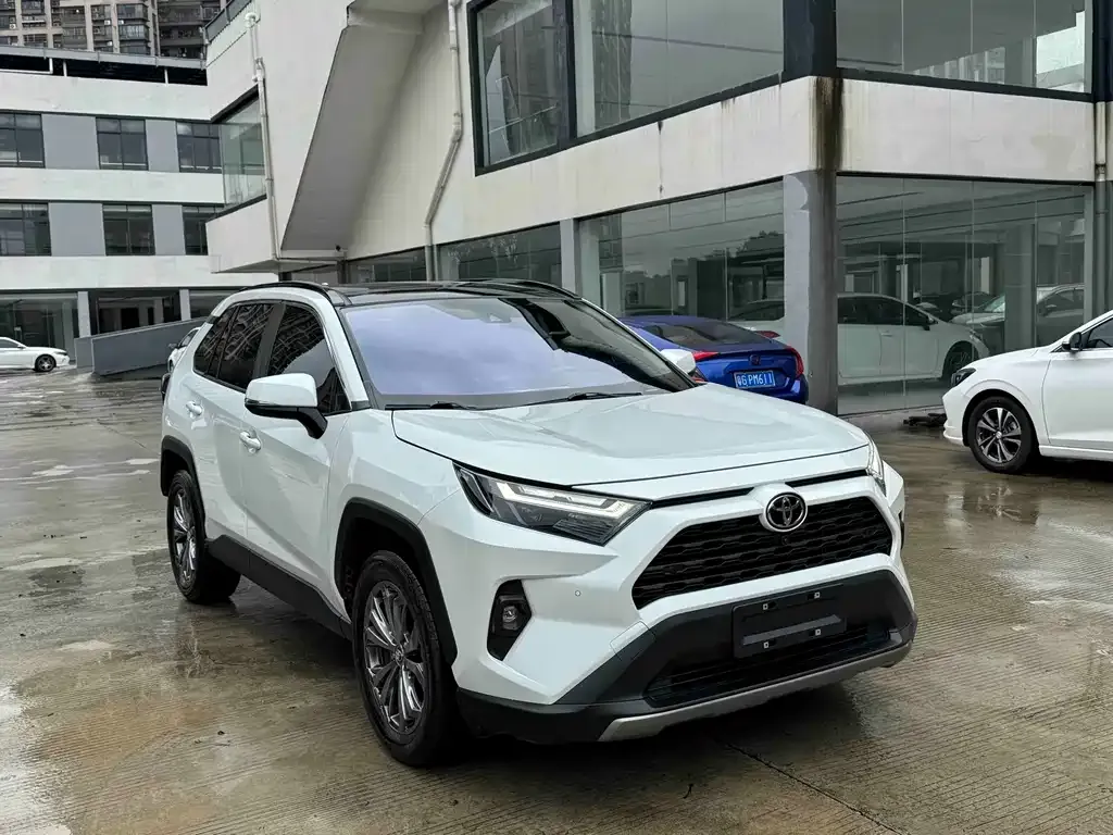 Toyota RAV4 — фото 7