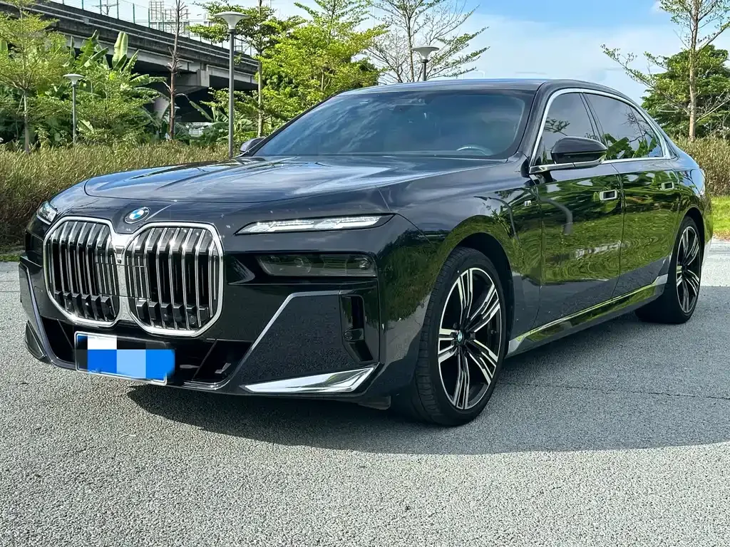 BMW 7 Series — фото 1