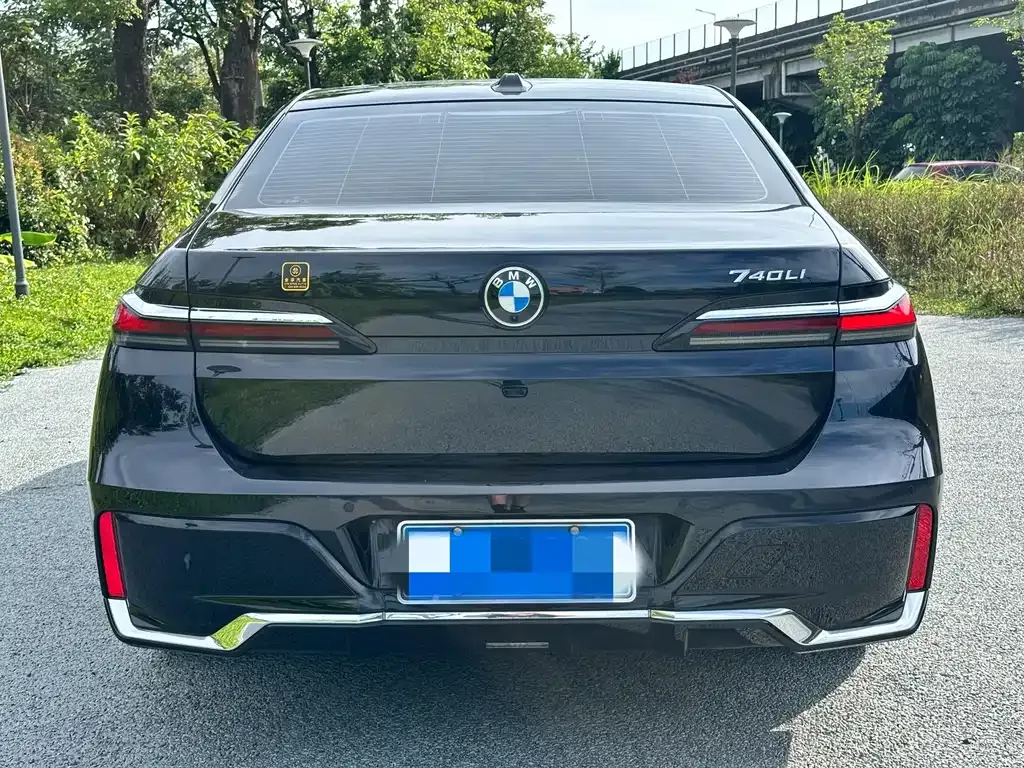 BMW 7 Series — фото 10