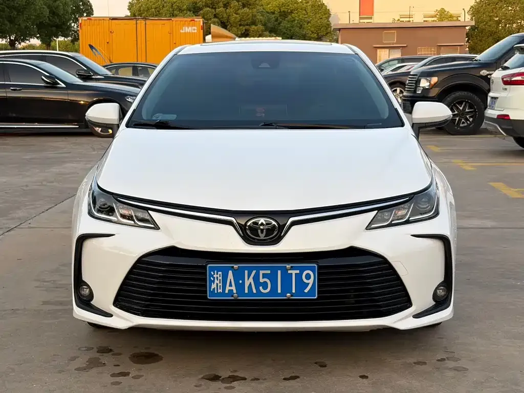 Toyota Corolla — фото 1