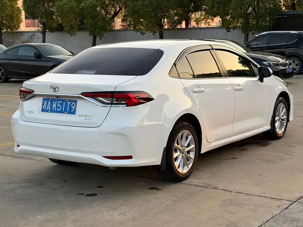 Toyota Corolla — фото 5