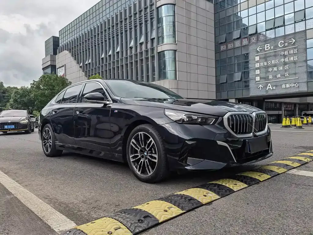 BMW 5 Series — фото 10