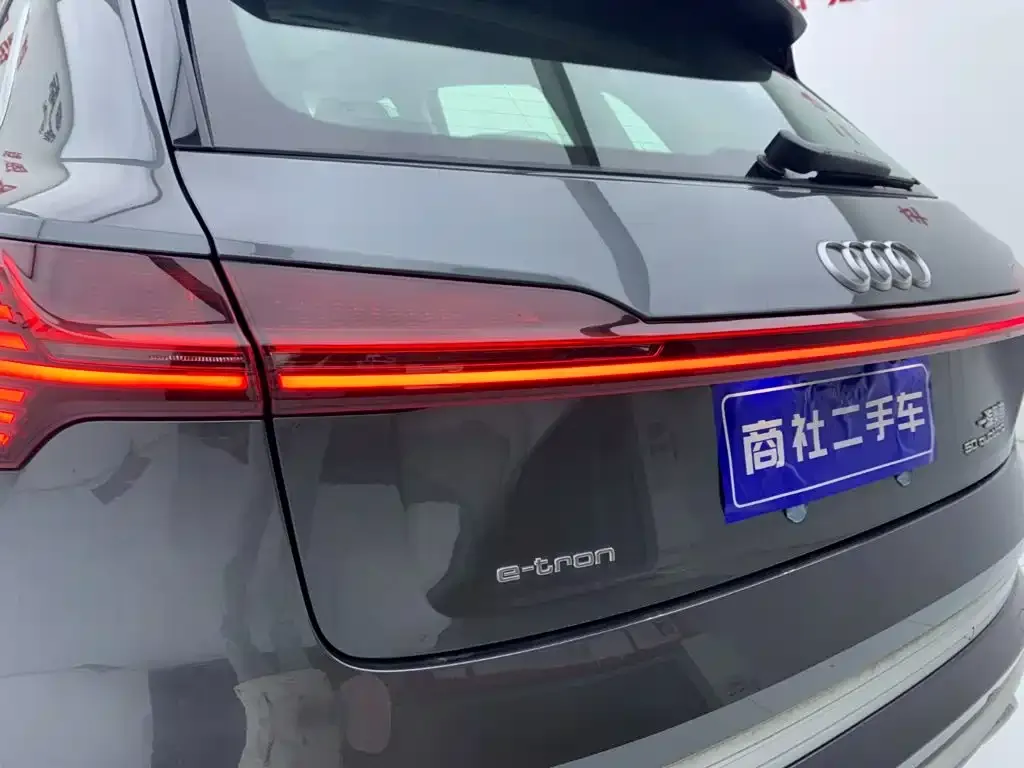 Audi e-tron — фото 2