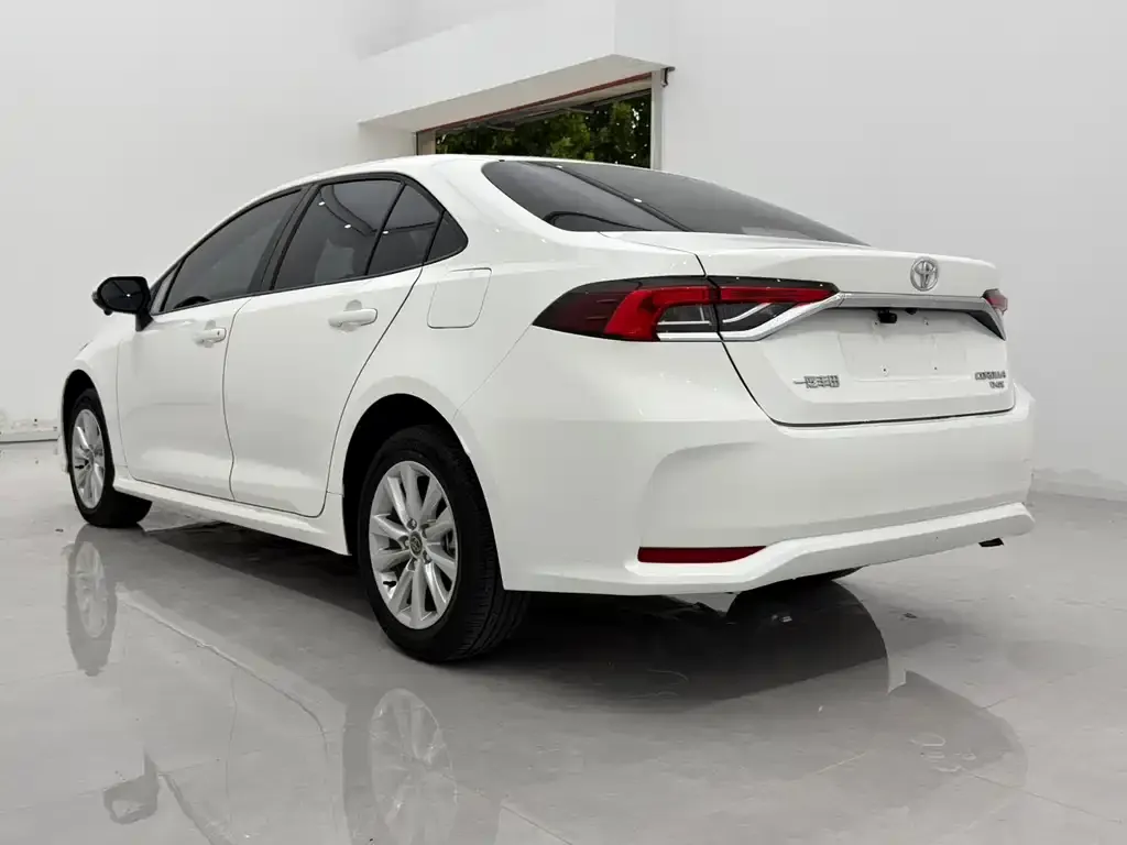 Toyota Corolla — фото 5