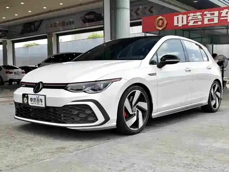 Volkswagen Golf GTI — фото 1
