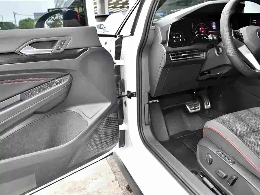 Volkswagen Golf GTI — фото 10