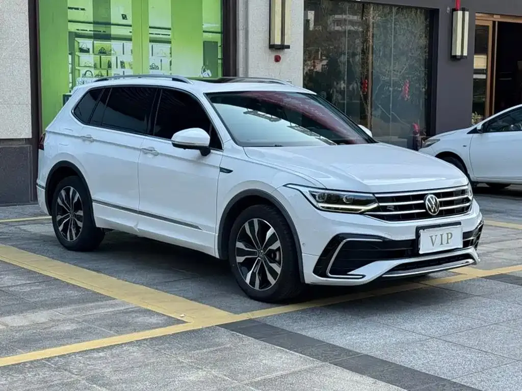 Volkswagen Tiguan L — фото 9
