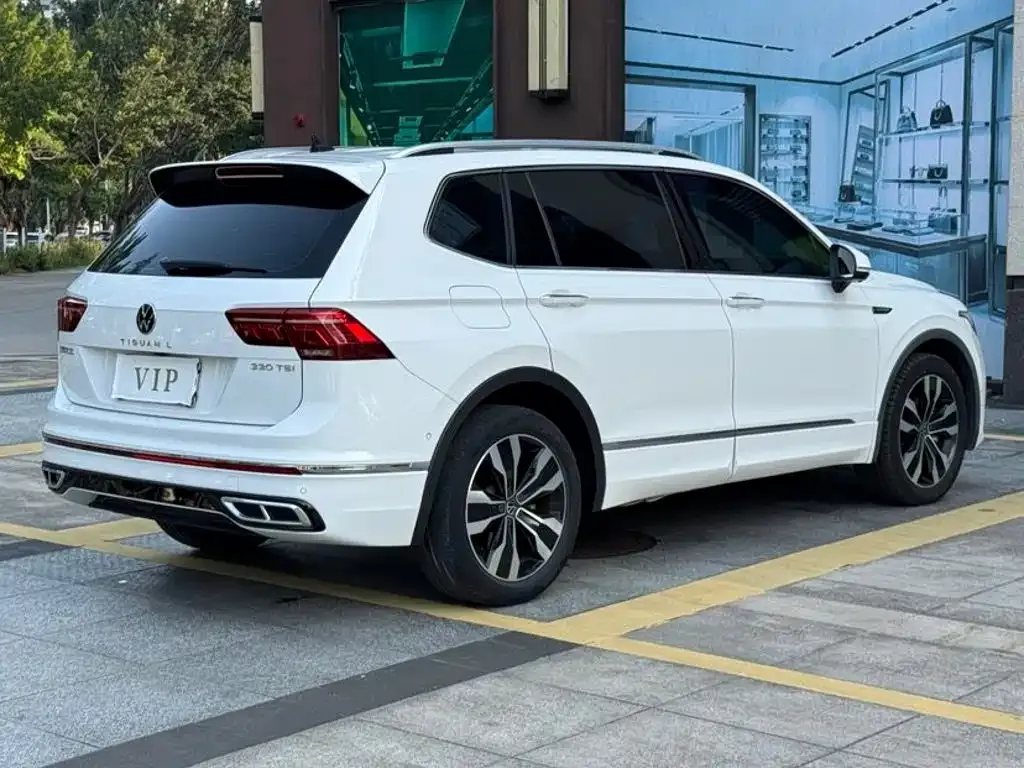 Volkswagen Tiguan L — фото 5