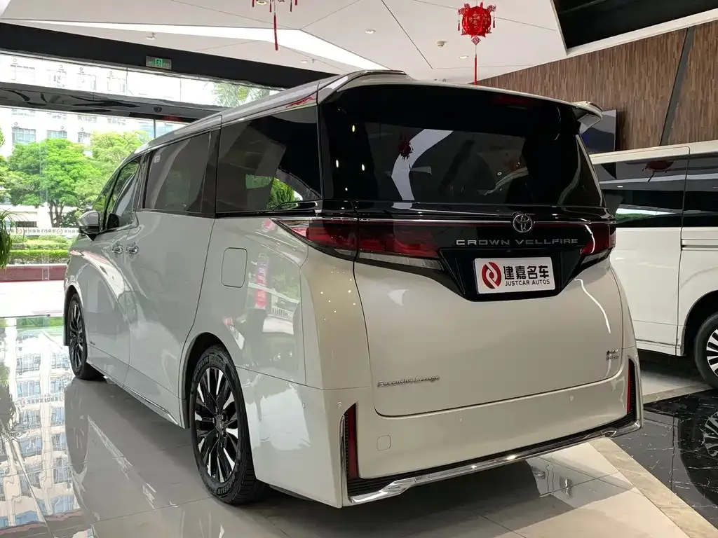Toyota Vellfire — фото 2