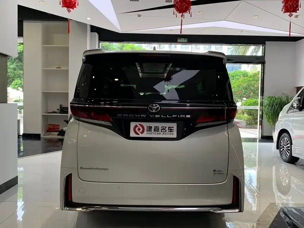 Toyota Vellfire — фото 10