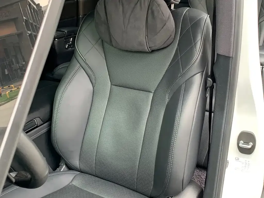 Toyota Vellfire — фото 8