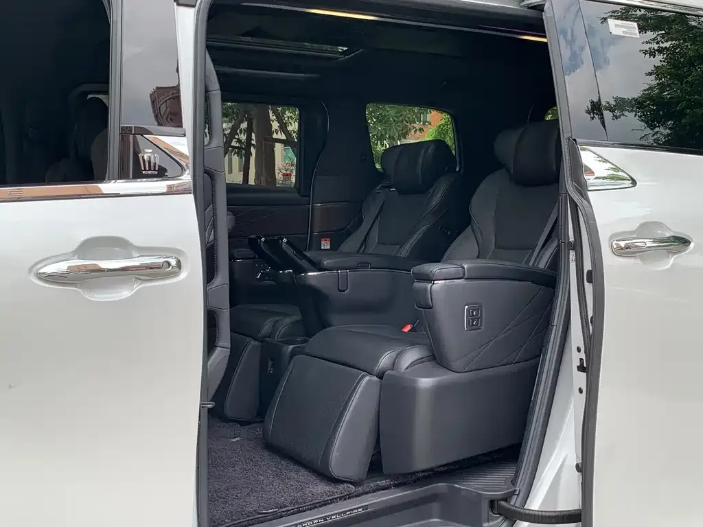 Toyota Vellfire — фото 9