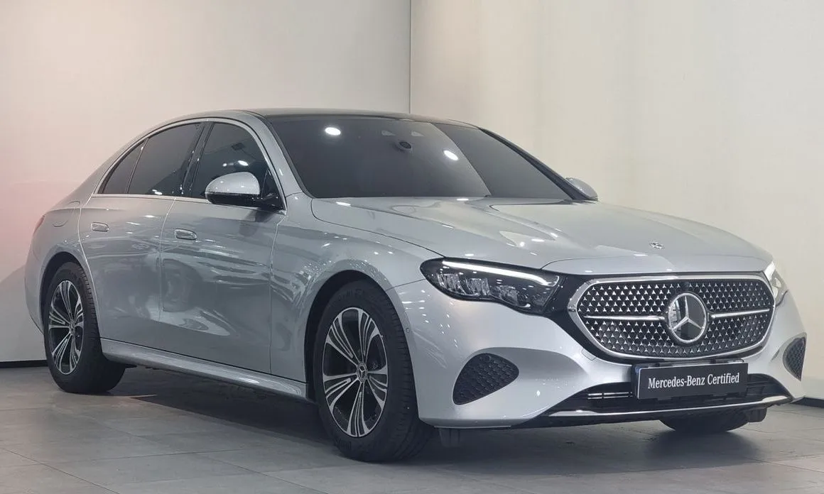 Mercedes-Benz E-Class — фото 1