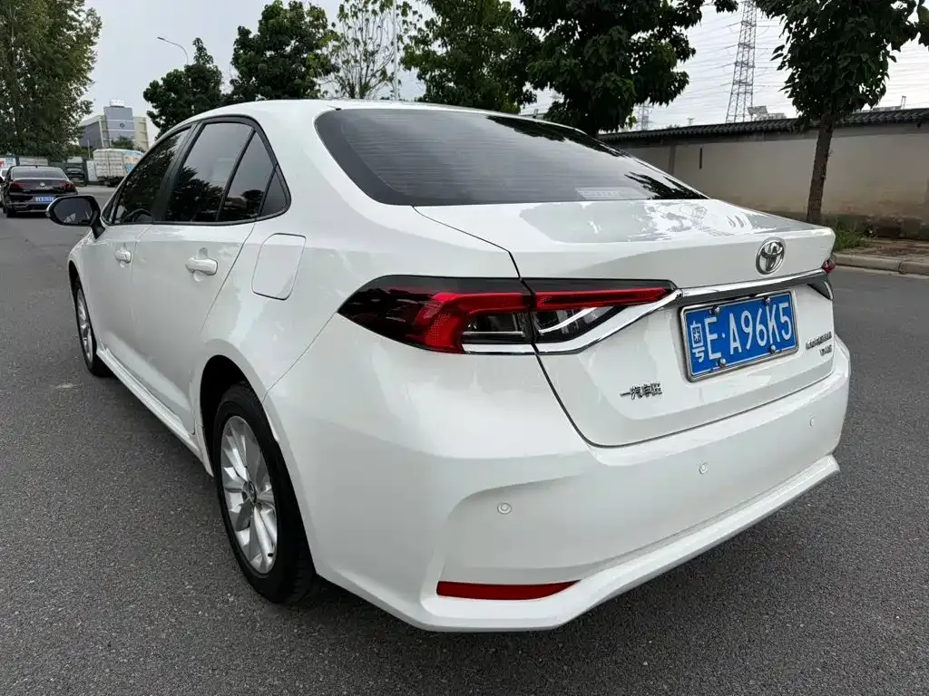 Toyota Corolla — фото 5