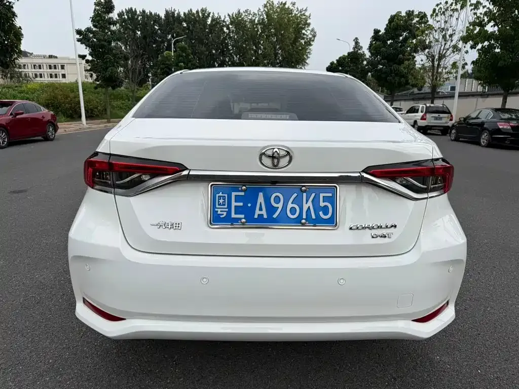 Toyota Corolla — фото 3