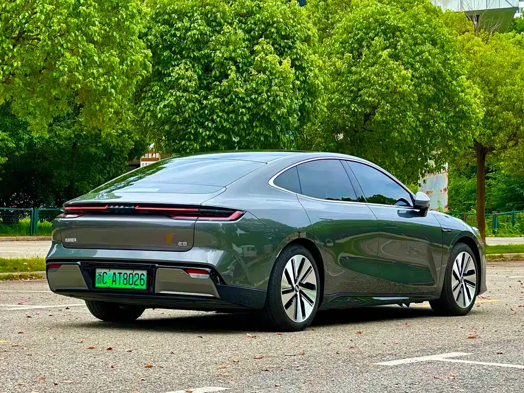 Geely Galaxy E8 — фото 3