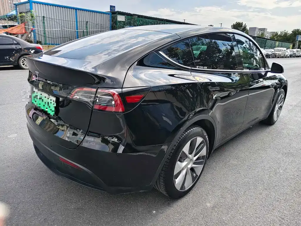 Tesla Model Y — фото 7