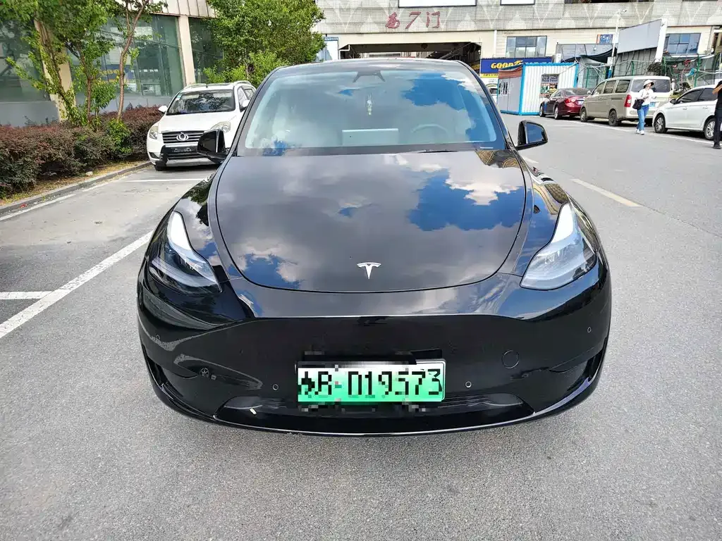 Tesla Model Y — фото 8