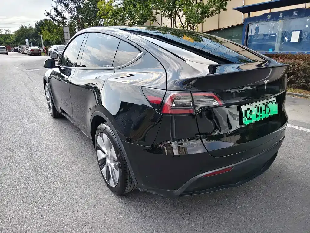 Tesla Model Y — фото 5
