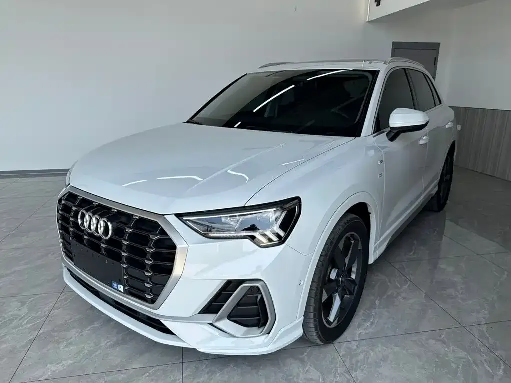 Audi Q3 — фото 1