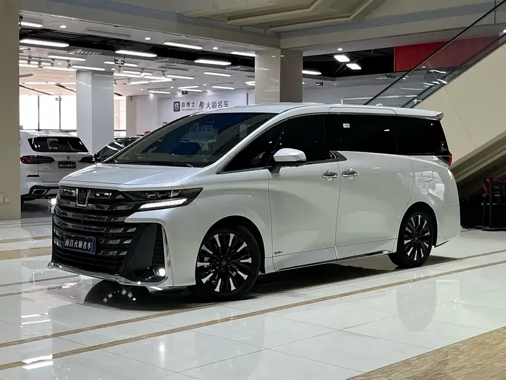Toyota Vellfire — фото 1