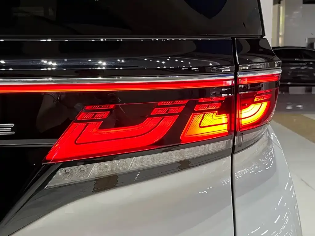 Toyota Vellfire — фото 8