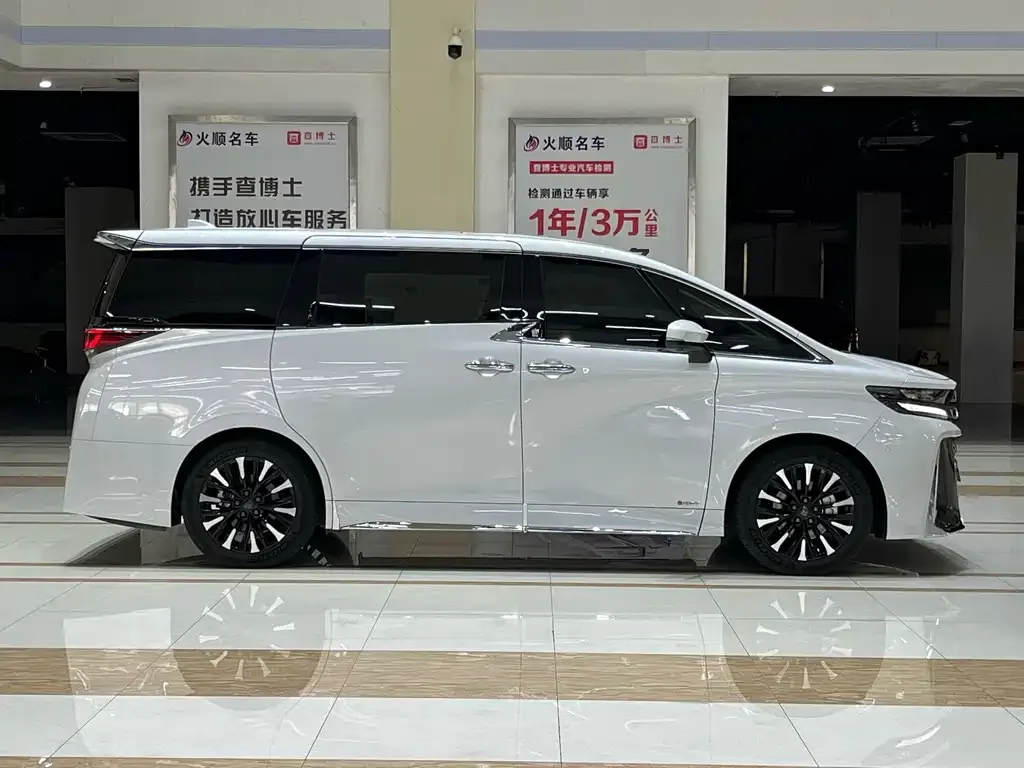 Toyota Vellfire — фото 3