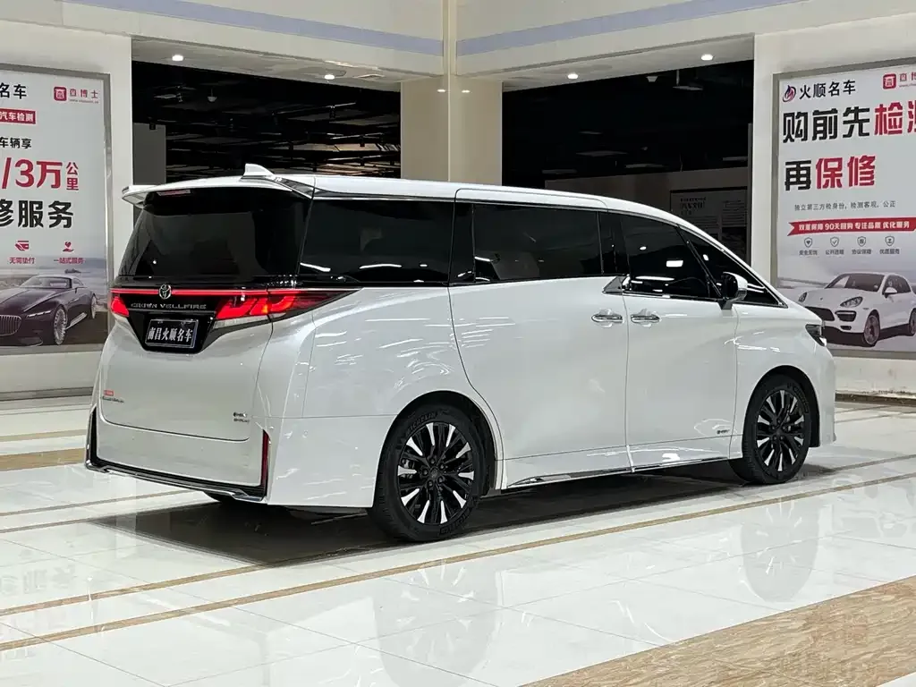 Toyota Vellfire — фото 10